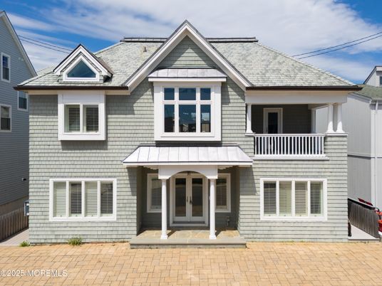 Exterior, Facade, Farmhouse
