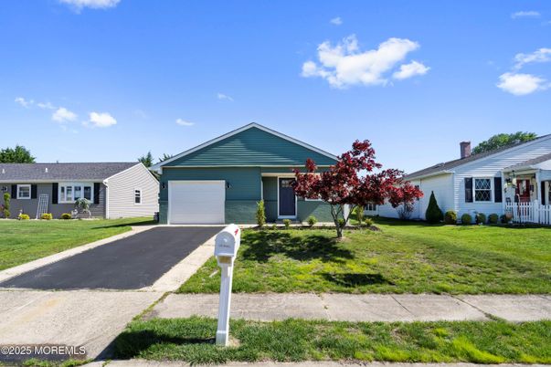 Attached, Exterior, Facade, Ranch