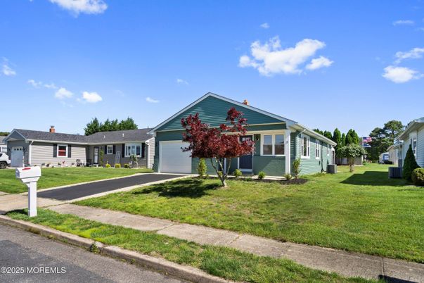 Attached, Exterior, Facade, Ranch