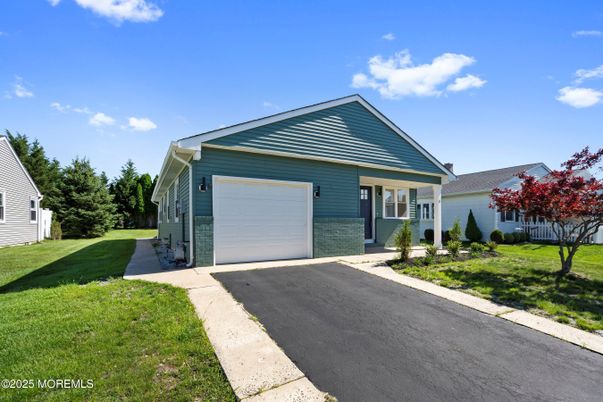 Attached, Exterior, Facade, Ranch