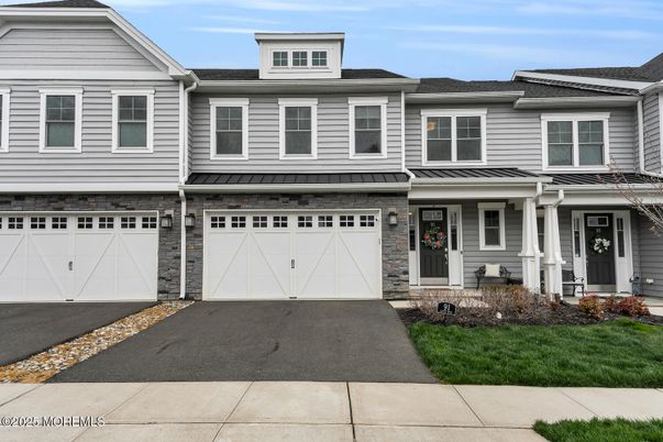 Attached, Exterior, Facade, Rowhouse