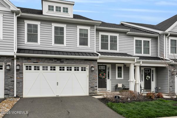 Attached, Exterior, Facade, Rowhouse