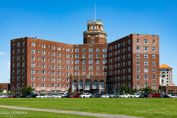 Exterior, Facade, Highrise