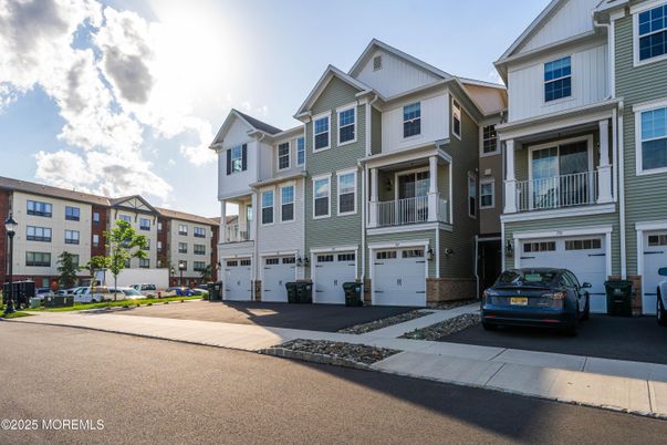 Attached, Exterior, Facade, Rowhouse