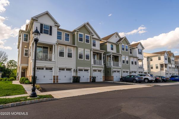 Attached, Exterior, Facade, Rowhouse