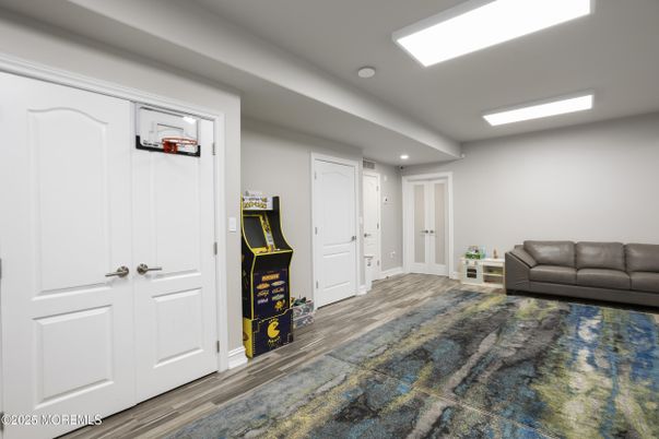 Interior, Recessed Lighting, Wood Texture Flooring