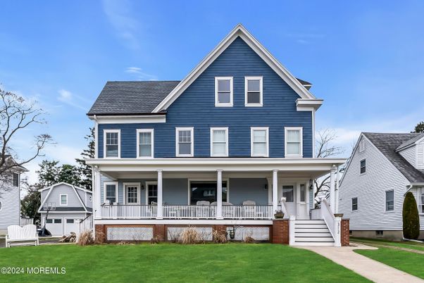 Exterior, Facade, Queen Anne Victorian