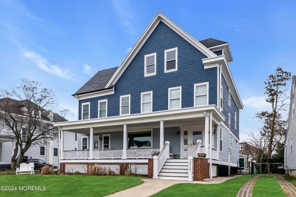Exterior, Facade, Queen Anne Victorian