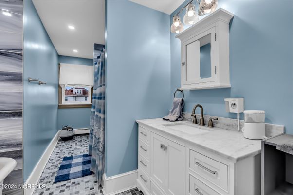 Bathroom, Interior, Recessed Lighting