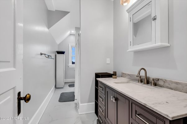 Bathroom, Interior, Marble, Recessed Lighting