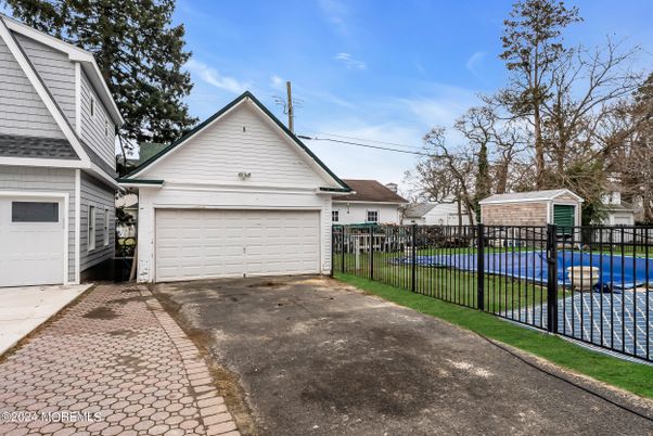 Detached Garage, Exterior