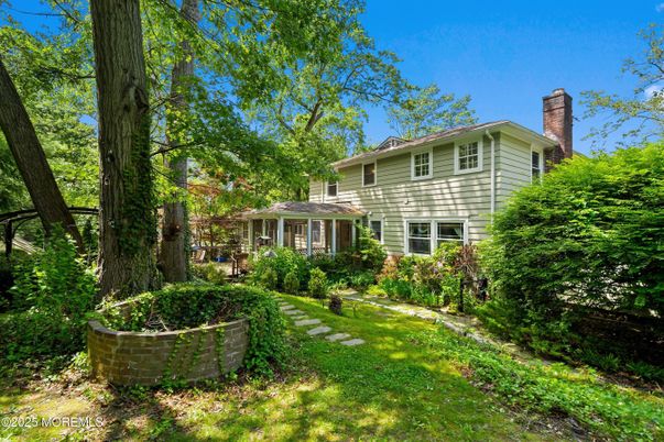 Backyard, Exterior, Facade, Split Level