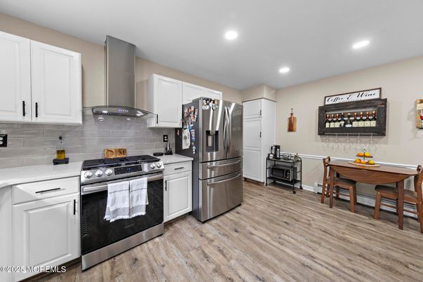 Dining room, Interior, Kitchen, Recessed Lighting, Stainless Steel Appliances, Wood Texture Flooring