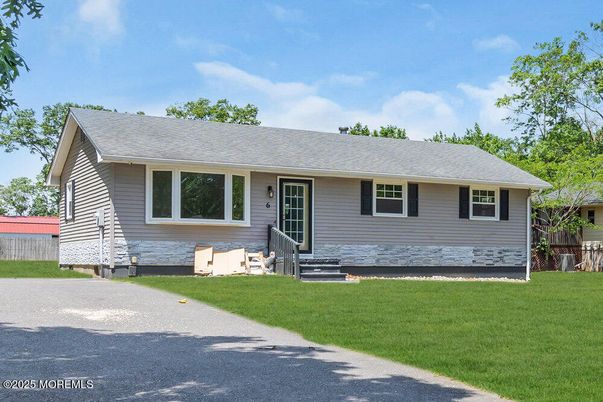 Exterior, Facade, Cape Cod