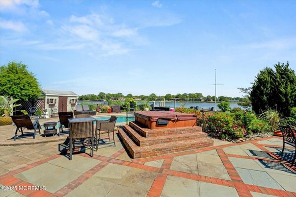 Exterior, Hot Tub, Pool, Water