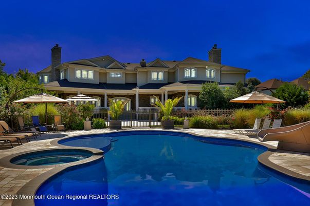 Exterior, Pool