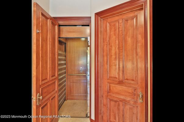 Elevator, Interior