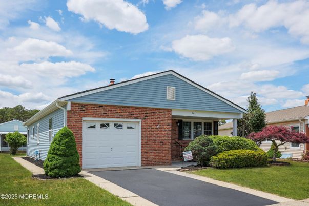 Attached, Exterior, Facade, Brick Facade, Ranch