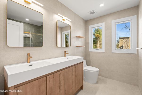 Bathroom, Dual Sink Vanities, Interior, Recessed Lighting
