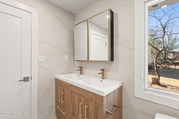 Bathroom, Interior, Marble Walls, Recessed Lighting