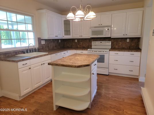 Interior, Kitchen, Pendant Lights, Wood Texture Flooring