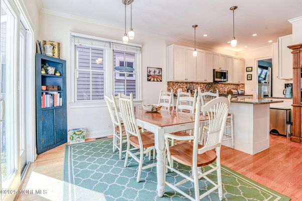 Dining room, Interior, Kitchen, Pendant Lights, Recessed Lighting, Wood Texture Flooring