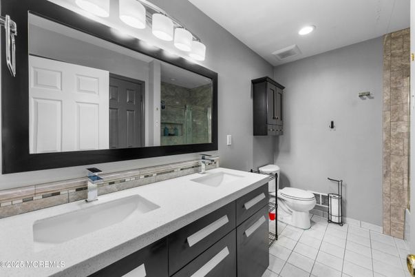 Bathroom, Dual Sink Vanities, Interior, Recessed Lighting