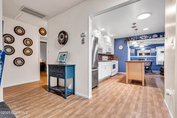 Dining room, Interior, Kitchen, Pendant Lights, Recessed Lighting, Wood Texture Flooring