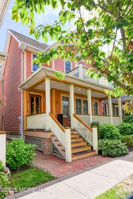 Exterior, Facade, Queen Anne Victorian