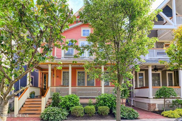 Exterior, Facade, Queen Anne Victorian