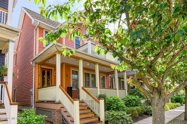 Exterior, Facade, Queen Anne Victorian