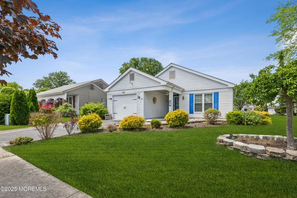 Attached, Exterior, Facade, Ranch
