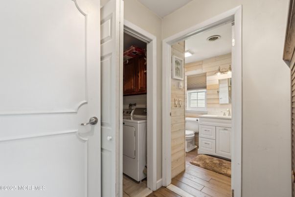 Bathroom, Interior, Utility Closets, Washer, Wood Texture Flooring