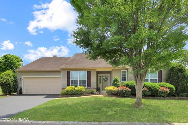 Attached, Exterior, Facade, Ranch