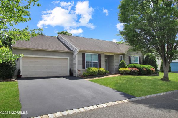 Attached, Exterior, Facade, Ranch