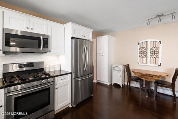 Dining room, Interior, Kitchen, Stainless Steel Appliances, Wood Texture Flooring