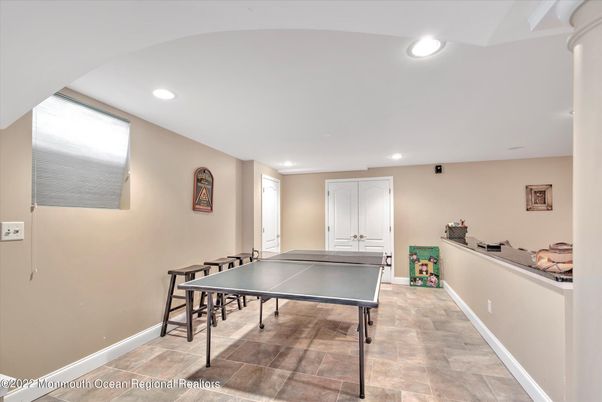 Game Room, Interior, Recessed Lighting