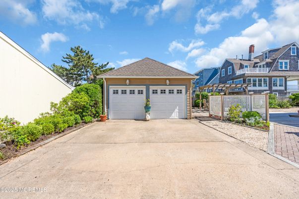 Detached Garage, Exterior