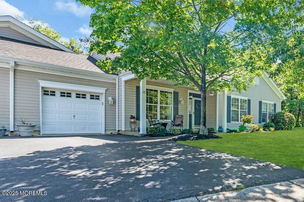 Attached, Exterior, Facade, Cape Cod