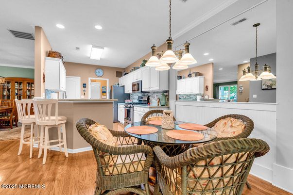 Dining room, Interior, Kitchen, Pendant Lights, Recessed Lighting, Wood Texture Flooring
