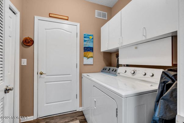 Interior, Utility Closets, Washer, Wood Texture Flooring