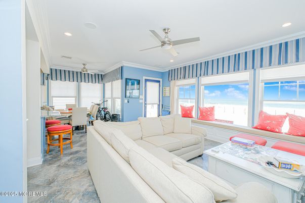 Dining room, Interior, Living room, Recessed Lighting