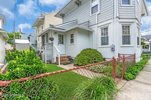 Exterior, Facade, Queen Anne Victorian