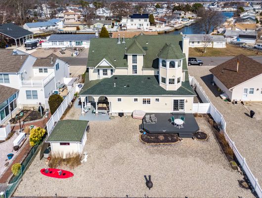 Exterior, Drone