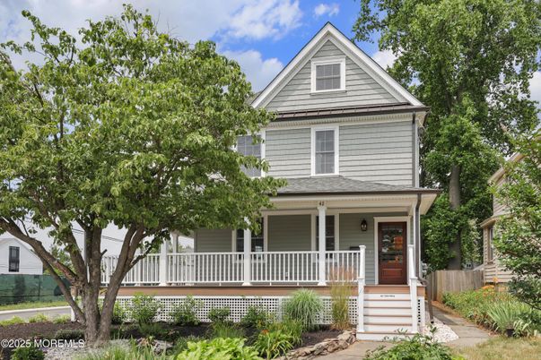 Exterior, Facade, Queen Anne Victorian