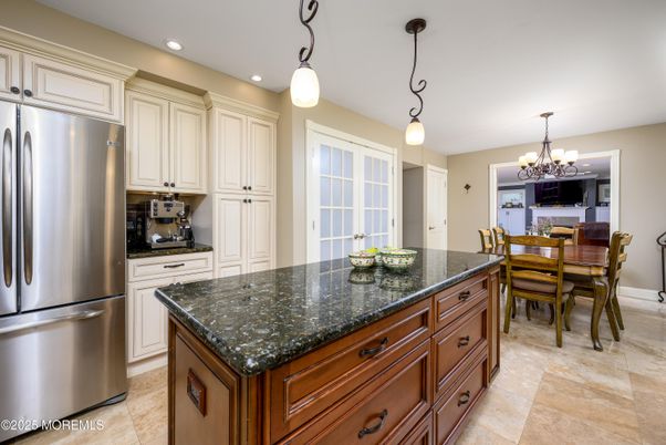 Chandelier, Dining room, Interior, Kitchen, Pendant Lights, Recessed Lighting, Stainless Steel Appliances