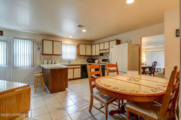 Dining room, Interior, Kitchen, Recessed Lighting