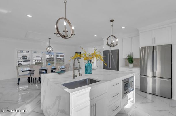 Chandelier, Dining room, Interior, Kitchen, Marble, Pendant Lights, Recessed Lighting, Stainless Steel Appliances