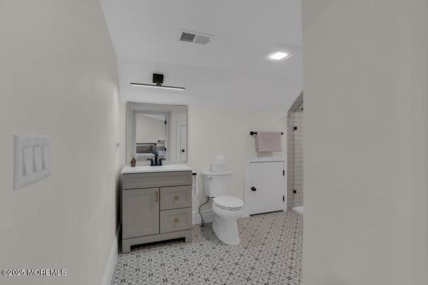 Bathroom, Interior, Recessed Lighting