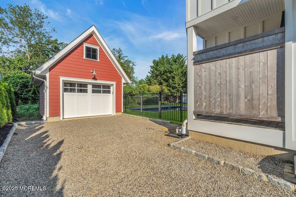 Detached Garage, Exterior